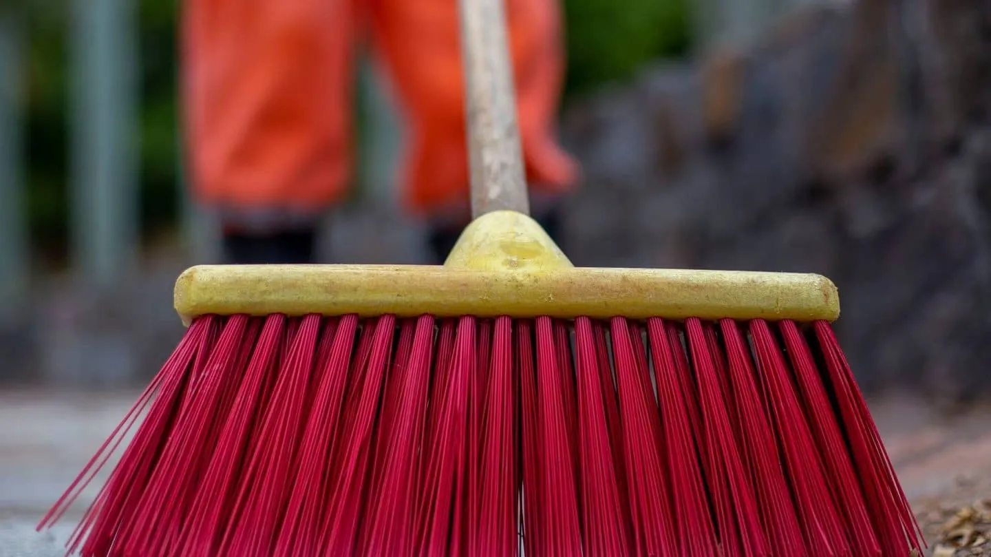 Chau a la escoba: la nueva tendencia que es furor en el hogar