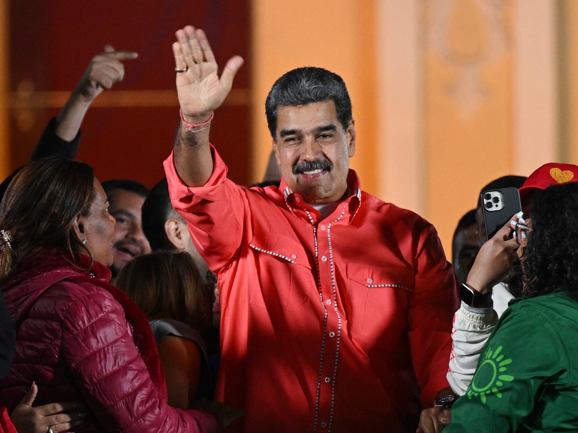 Los buques de guerra estadounidenses se dirigen a Venezuela: ¿Lucha contra los carteles o la ambición imperial?