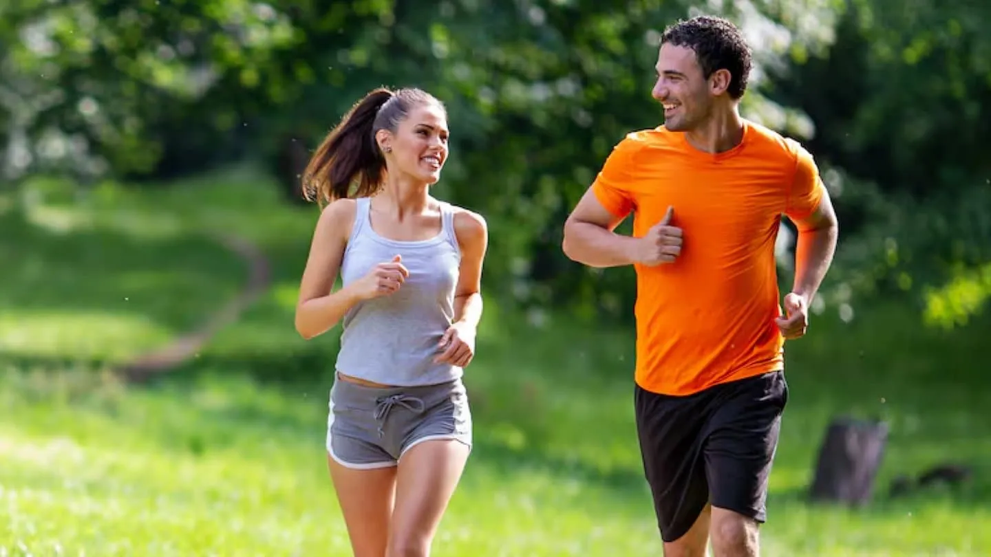 A qué edad exacta se acelera el envejecimiento, según estudios recientes: 3 apps para mantenerse en forma