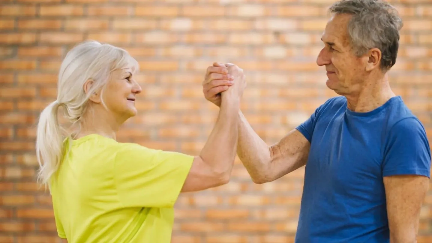 Cuál es la mejor actividad física después de los 65 años: 3 apps gratis que sirven como guía
