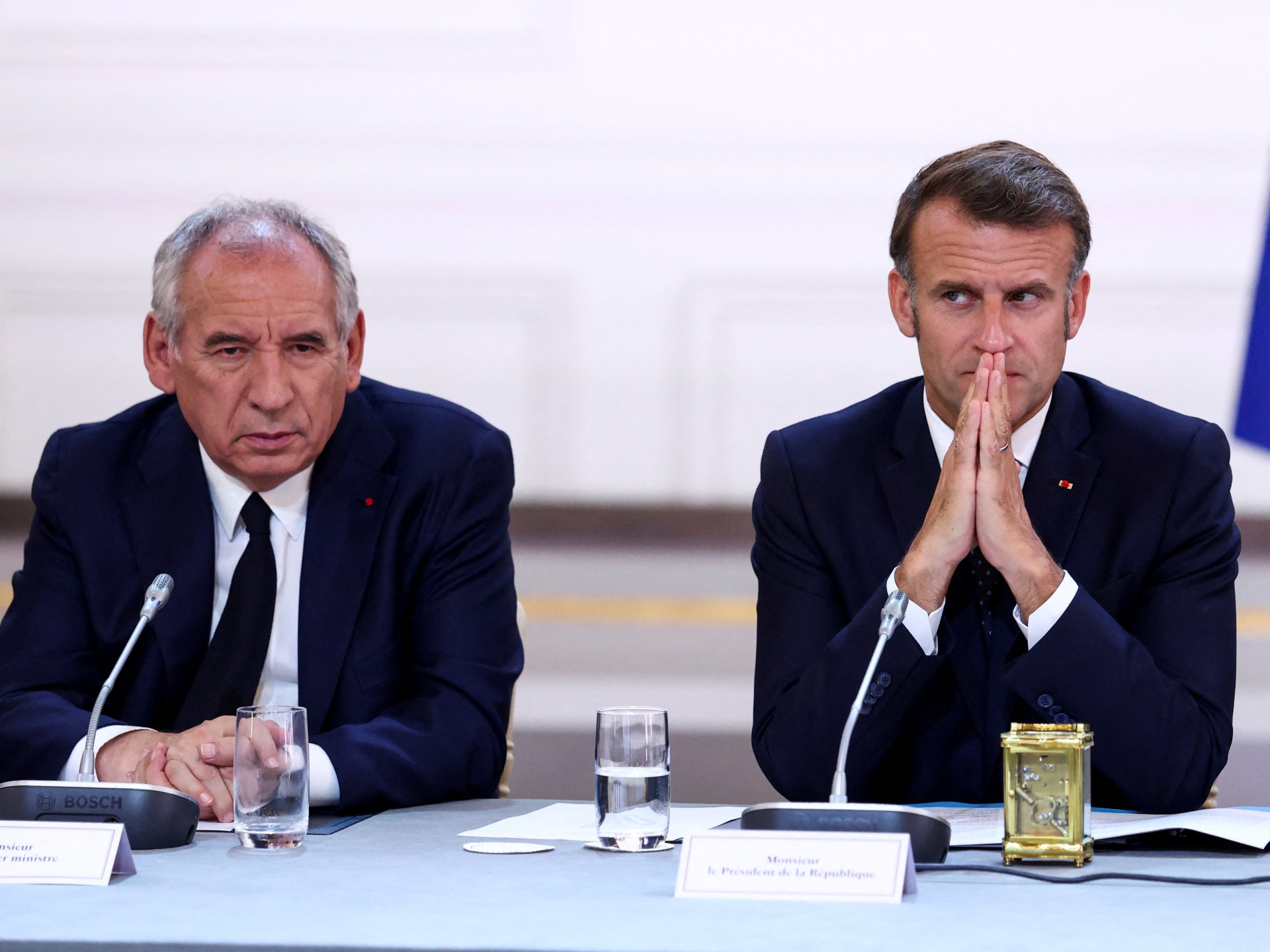 ¿Por qué el gobierno de Francia está al borde del colapso, nuevamente?