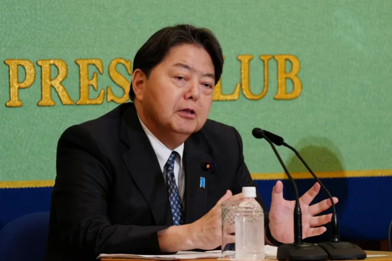 El Secretario Jefe del Gabinete, Yoshimasa Hayashi, habla durante el debate sobre candidatos a elecciones presidenciales del Partido Demócrata Liberal (LDP) en el Japan National Press Club en Tokio, Japón, el 24 de septiembre de 2025. Jia Haocheng/Pool a través de Reuterers