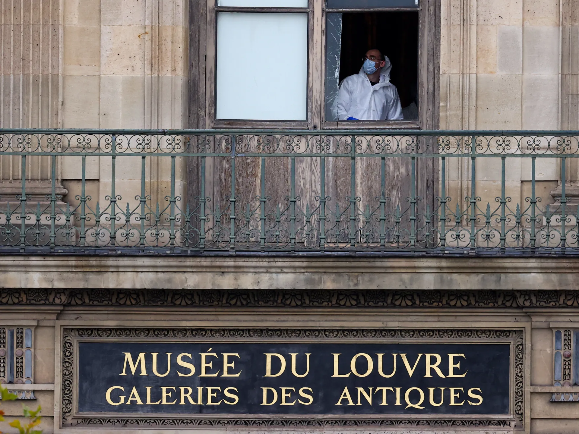 Atraco de cuatro minutos al Louvre: cómo se robaron joyas de valor incalculable en Francia