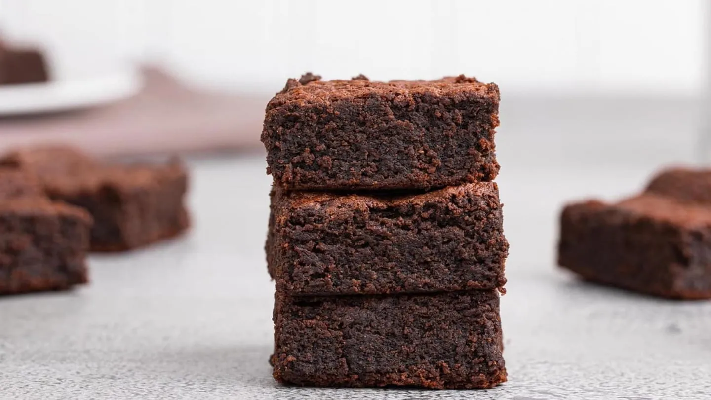 Cómo hacer un brownie saludable, sin harina ni azúcar y en pocos minutos