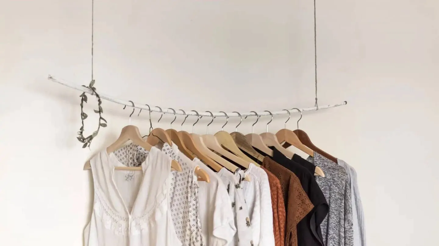 Cómo sacar el olor a humedad de la ropa sin lavarla de nuevo