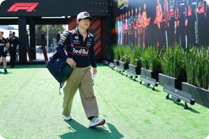 Tsunoda sigue en disputa debido al retraso en la decisión