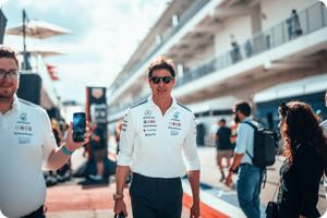 Wolff admite que el acuerdo con Russell incluye una opción de salida en 2026