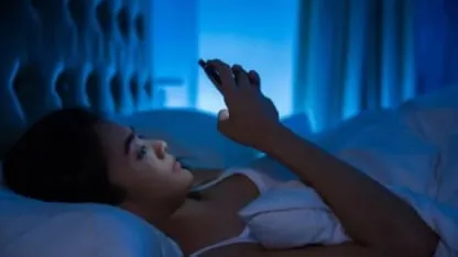 mirar el celular antes de dormir