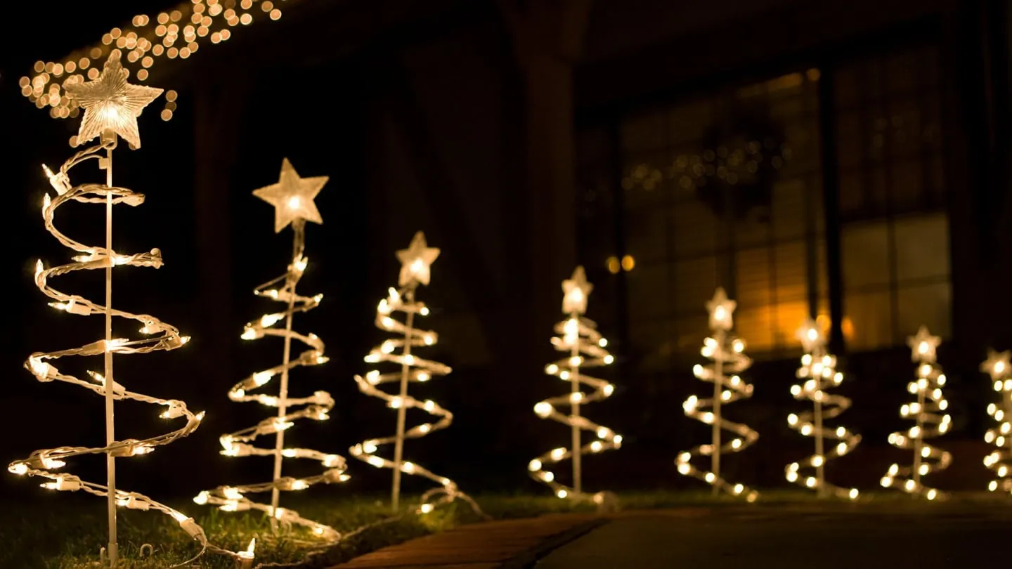 Cómo decorar un mini patio con ideas fáciles y económicas para decorar en Navidad