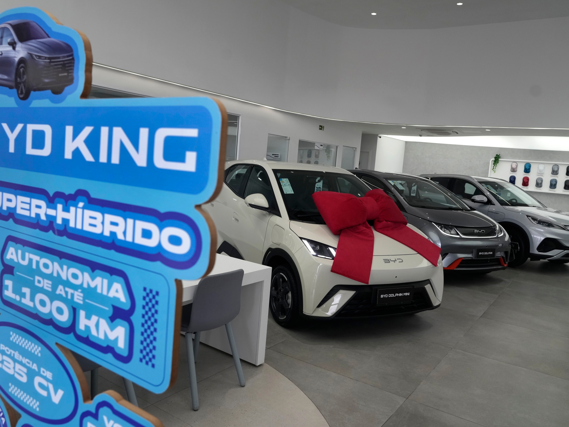 Los vehículos eléctricos de China dominan el mundo, ¿por qué no en Estados Unidos y Canadá?