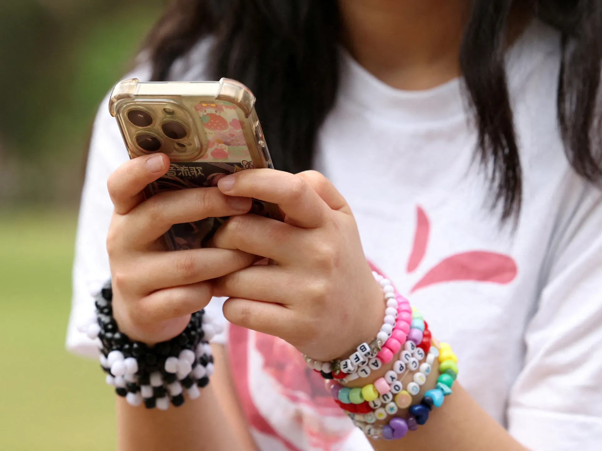 ¿Por qué Australia prohíbe las redes sociales a los adolescentes?