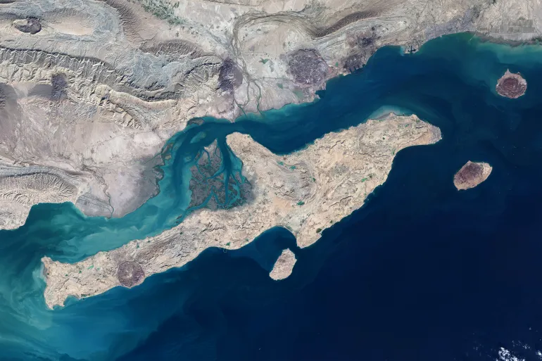 ESTRECHO DE ORMUZ - 17 DE ENERO de 2026: Vista satelital de la isla Qeshm en la provincia de Hormozgan, Irán, dentro de la región del Estrecho de Ormuz el 17 de enero de 2026. (Foto de Gallo Images/Orbital Horizon/Copernicus Sentinel Data 2026)