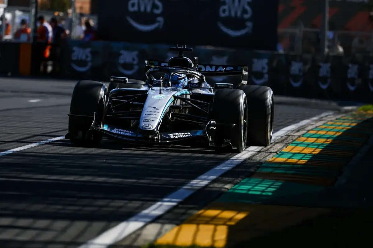 Mercedes luce siniestro en las simulaciones de carreras de Australia