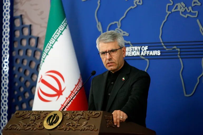 TEHERÁN, IRÁN – 4 DE MAYO: El portavoz del Ministerio de Asuntos Exteriores de Irán, Esmail Baghaei, asiste a una conferencia de prensa en el Ministerio de Asuntos Exteriores en Teherán, Irán, el 4 de mayo de 2026. (Fatemeh Bahrami - Agencia Anadolu)