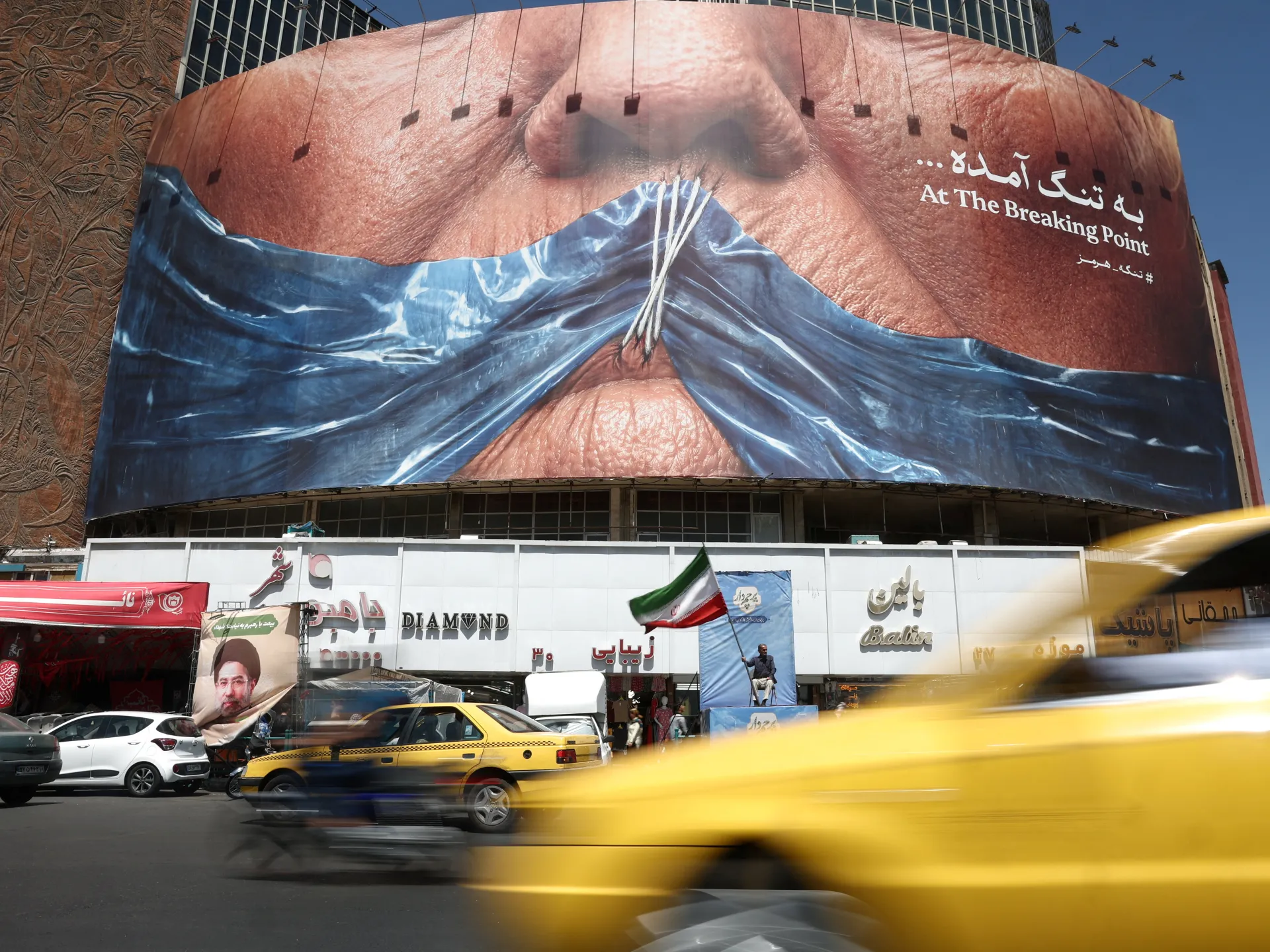 Estados Unidos e Irán intercambian nuevos ataques en medio de conversaciones: esto es lo que sabemos