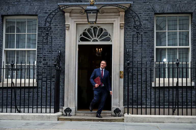 El Secretario de Defensa de Gran Bretaña, Wes Streeting, camina después de la primera reunión del gabinete con el primer Ministro británico Andy Burnham en el número 10 de Downing Street, en Londres, Gran Bretaña, el 21 de julio de 2026. REUTERS/Chris J. Ratcliffe IMÁGENES TPX DEL DÍA