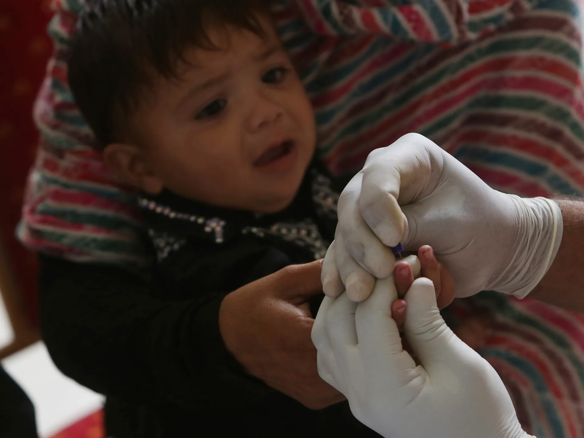 ¿Por qué la provincia paquistaní de Sindh se enfrenta a un importante brote de VIH infantil?