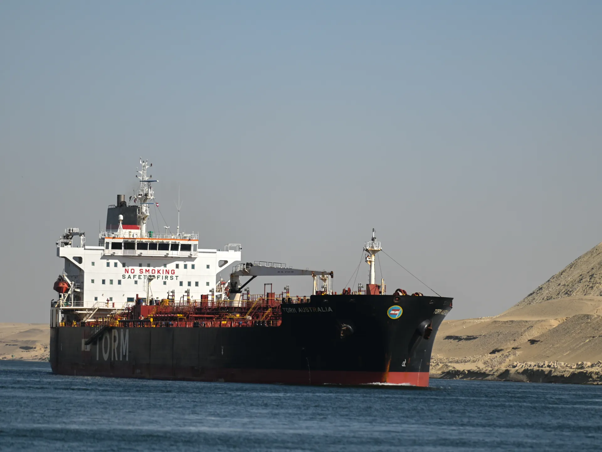 ¿Puede Suez salvar a los consumidores asiáticos de petróleo después de que los hutíes cerraran Bab al-Mandeb?